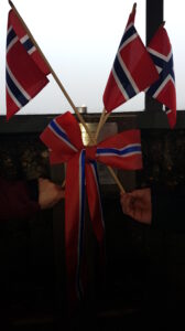 Avdukning med flagg og banner